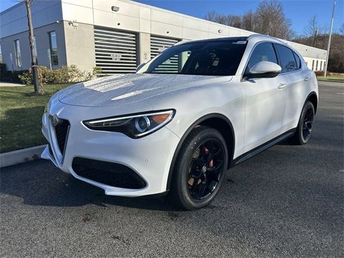 Used 2019 Alfa Romeo Stelvio Ti image 4