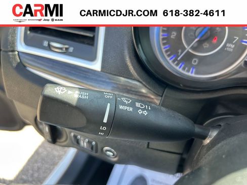 Used 2022 Chrysler 300 Touring L RWD image 15