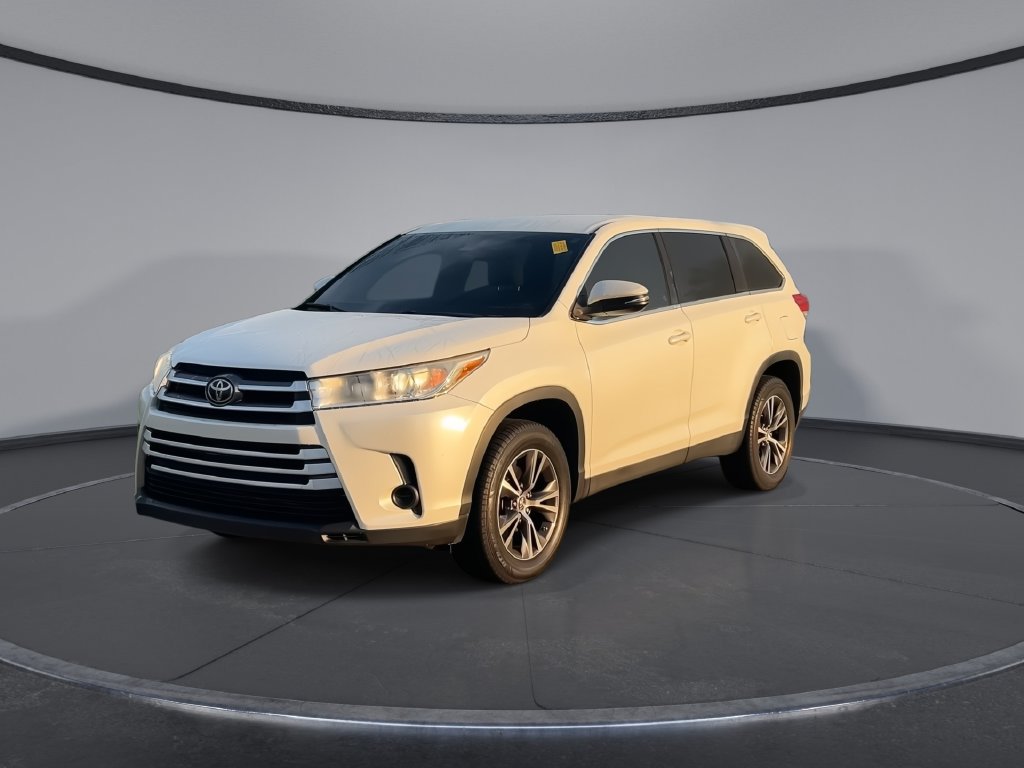 Used 2019 Toyota Highlander LE FWD image 4