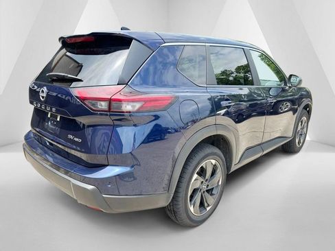 Used 2024 Nissan Rogue SV AWD/4WD image 7
