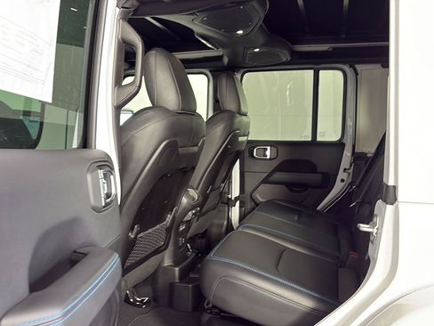 Used 2025 Jeep Wrangler Unlimited Rubicon 4xe AWD/4WD image 23