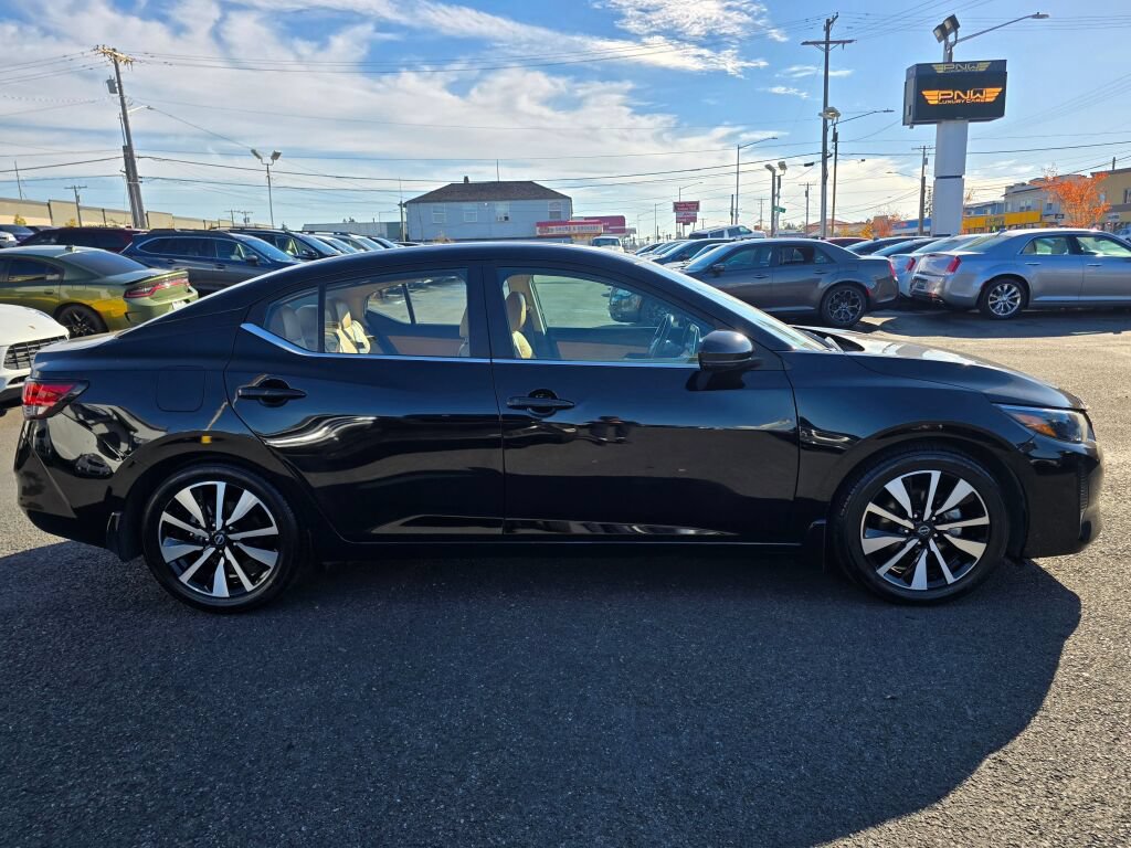 Used 2024 Nissan Sentra SV w/ SV Premium Package FWD image 5