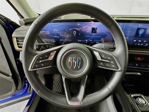 Certified 2024 Buick Envision Avenir image 9