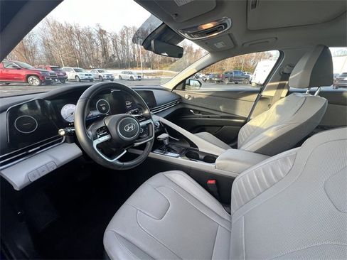 Used 2023 Hyundai Elantra Limited image 5