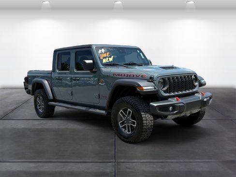 Used 2024 Jeep Gladiator Mojave w/ Safety Group AWD/4WD image 2