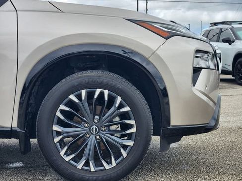 Used 2025 Nissan Rogue Platinum FWD image 9
