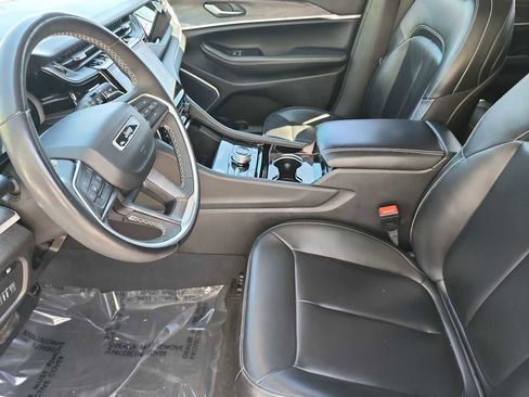 Used 2023 Jeep Grand Cherokee 4WD 4xe image 15