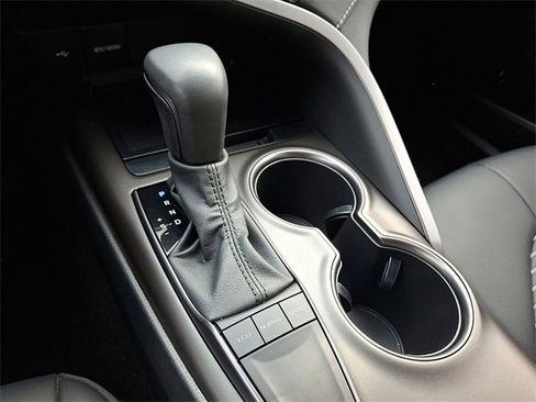 Used 2023 Toyota Camry SE image 14