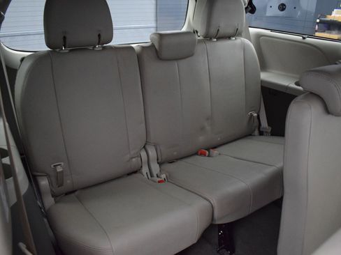 Used 2020 Toyota Sienna XLE image 12