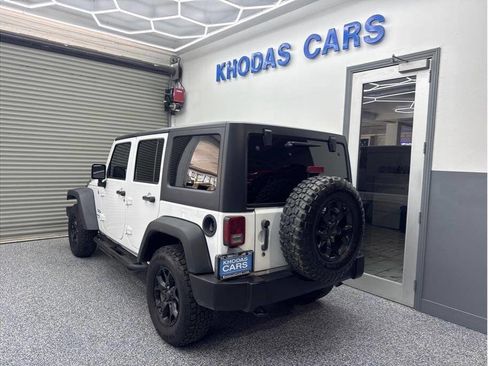 Used 2018 Jeep Wrangler Unlimited Sport S AWD/4WD image 3
