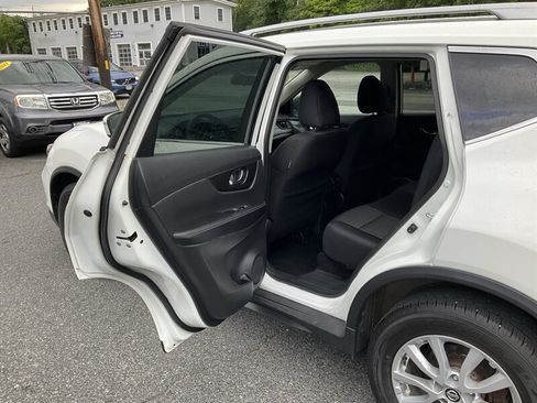 Used 2018 Nissan Rogue SV AWD/4WD image 14