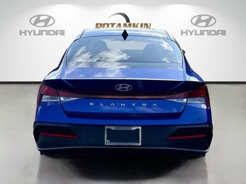 Certified 2024 Hyundai Elantra SE image 6