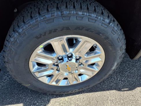 New 2025 Chevrolet Silverado 2500 High Country w/ Technology Package AWD/4WD image 8