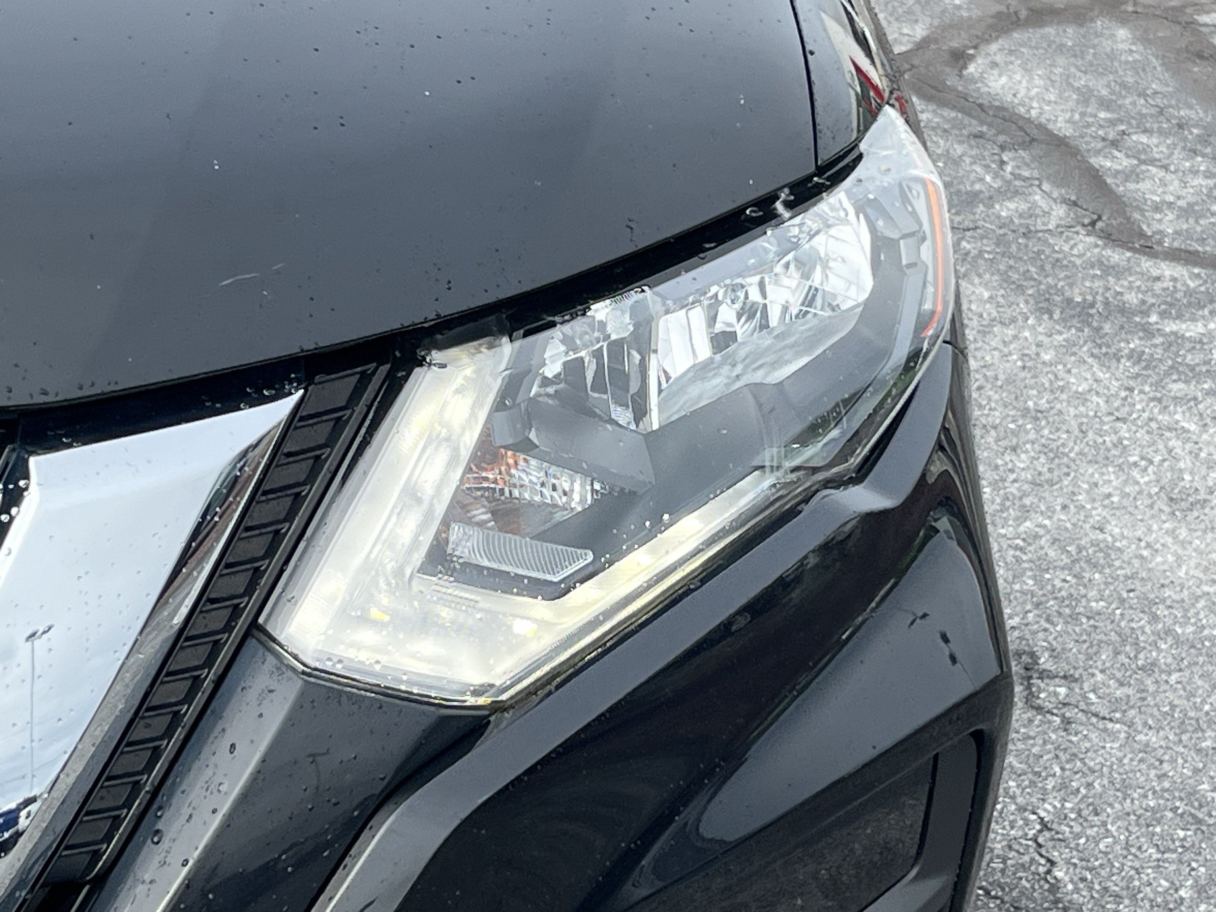 Used 2019 Nissan Rogue SV w/ Premium Package AWD/4WD image 13