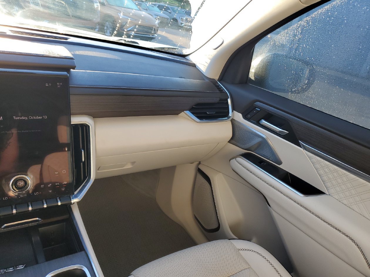 Used 2024 GMC Acadia Denali w/ Super Cruise Package FWD image 14