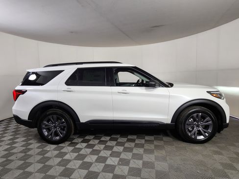 New 2026 Ford Explorer Active w/ Active Comfort Package image 8