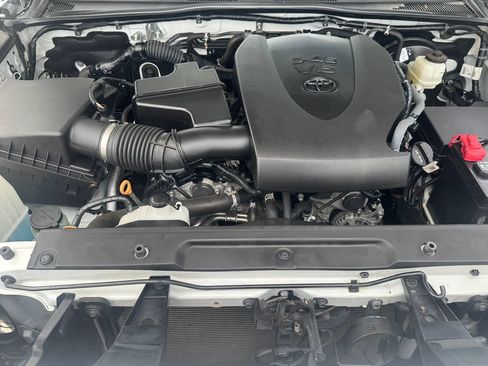 Used 2021 Toyota Tacoma TRD Sport AWD/4WD image 26