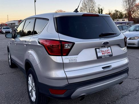 Used 2019 Ford Escape SE FWD image 4