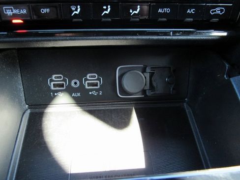 Used 2024 Jeep Grand Cherokee Altitude image 16