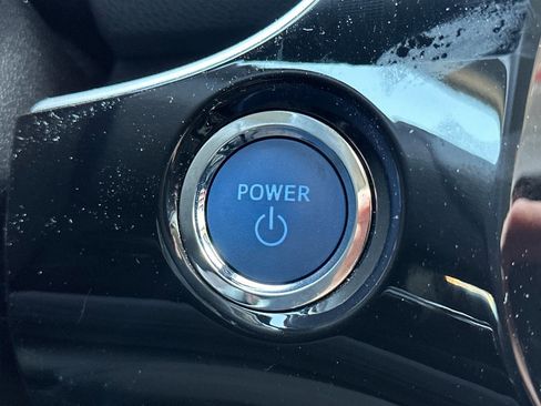 Used 2022 Toyota Prius LE image 32