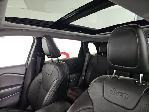 Certified 2022 Jeep Cherokee Limited w/ Mopar Interior Package image 9