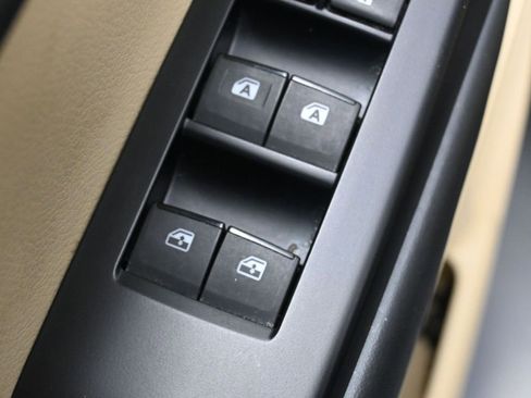 Used 2019 Toyota Highlander XLE image 13