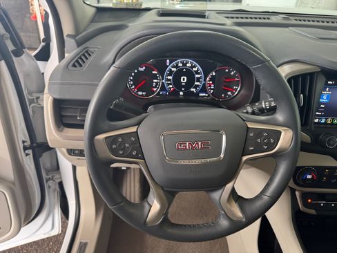Used 2024 GMC Terrain Denali w/ Denali Premium Package AWD/4WD image 15