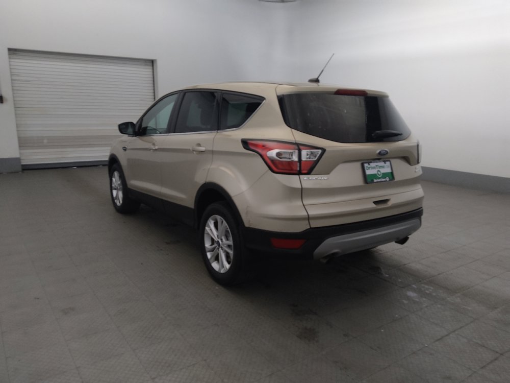 Used 2017 Ford Escape SE w/ SE Cold Weather Package AWD/4WD image 5
