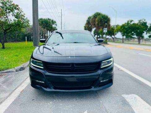 Used 2018 Dodge Charger SXT Plus w/ Blacktop Package RWD image 8