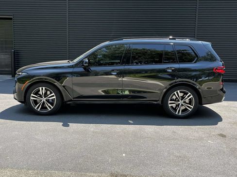 Used 2025 BMW X7 M60i w/ Climate Comfort Package AWD/4WD image 2