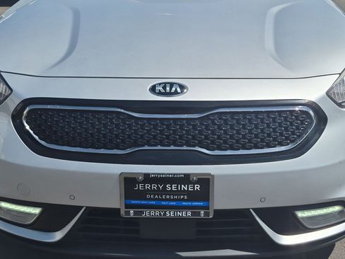 Used 2018 Kia Niro Touring FWD image 9