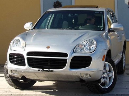Used 2004 Porsche Cayenne Turbo image 1