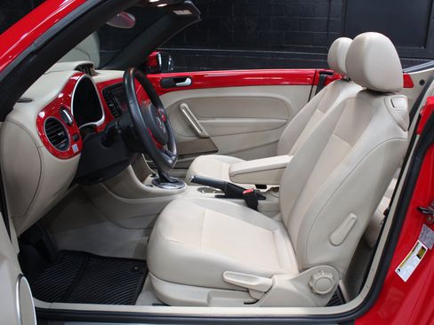 Used 2014 Volkswagen Beetle TDI FWD image 41