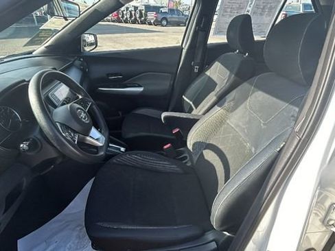 Used 2018 Nissan Kicks SV image 17