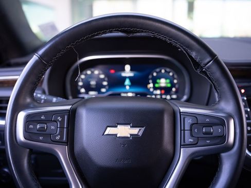 Used 2023 Chevrolet Suburban Premier image 12