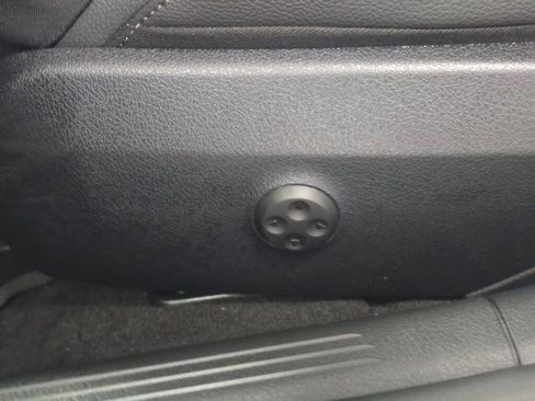 Used 2025 Mercedes-Benz C 300 4MATIC Sedan image 34