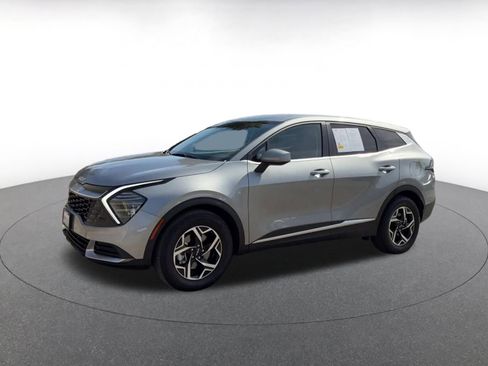 Used 2025 Kia Sportage LX image 8