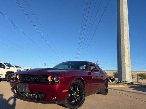 Used 2018 Dodge Challenger R/T w/ Driver Convenience Group image 2