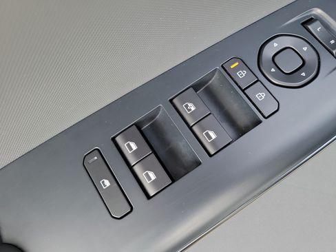 Used 2025 Kia K4 FWD image 17
