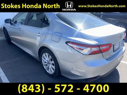 Used 2020 Toyota Camry LE image 4