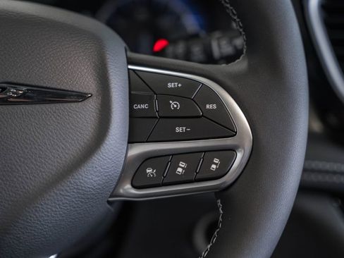 New 2026 Chrysler Pacifica Select image 25