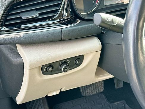 Used 2019 Buick Regal Essence w/ Driver Confidence Package I image 11