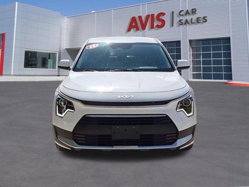 Used 2025 Kia Niro LX FWD image 2