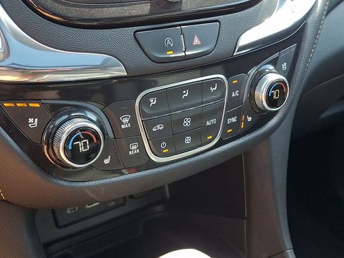 Used 2023 Chevrolet Equinox Premier image 17