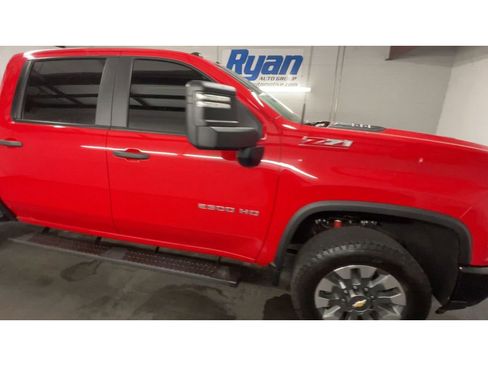 Used 2025 Chevrolet Silverado 2500 Custom w/ Custom Value Package image 2