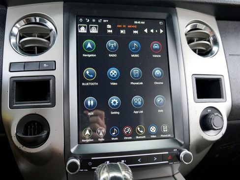 Used 2015 Ford Expedition XLT RWD image 9