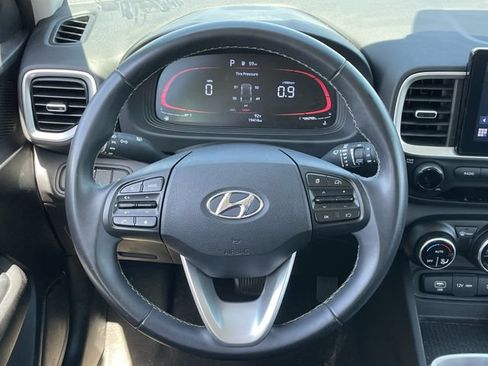 Used 2024 Hyundai Venue SEL FWD image 11