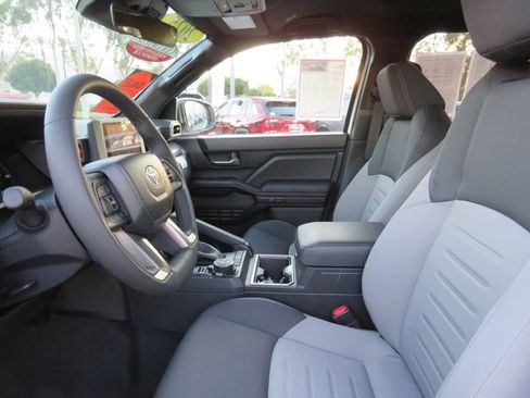 Certified 2025 Toyota Tacoma TRD Off-Road image 18