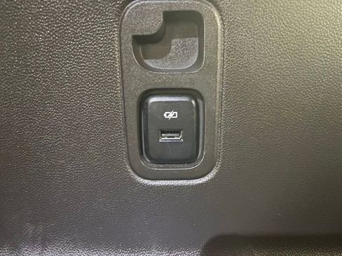 Used 2023 Chevrolet Traverse LT FWD image 12
