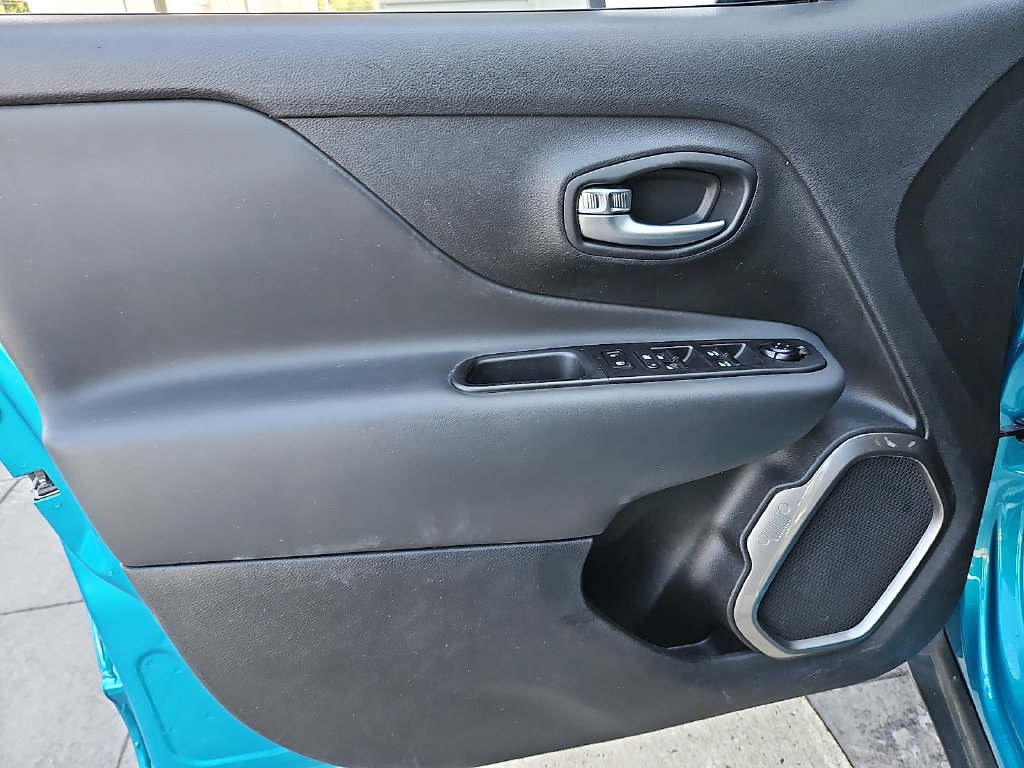 Used 2021 Jeep Renegade Limited AWD/4WD image 12